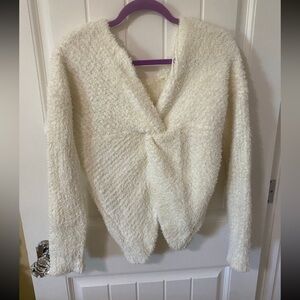 Cream/white reversible women’s sweater with cute twist design NWOT sz M